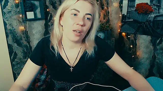 EmmaCat  online show from December 2025 06:24:01 PM