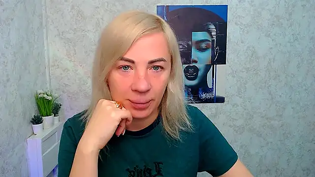 EmmaCat  online show from November 2025 05:22:02 AM