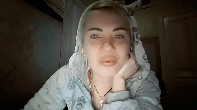 EmmaCat  online show from February 2026 04:18:02 PM