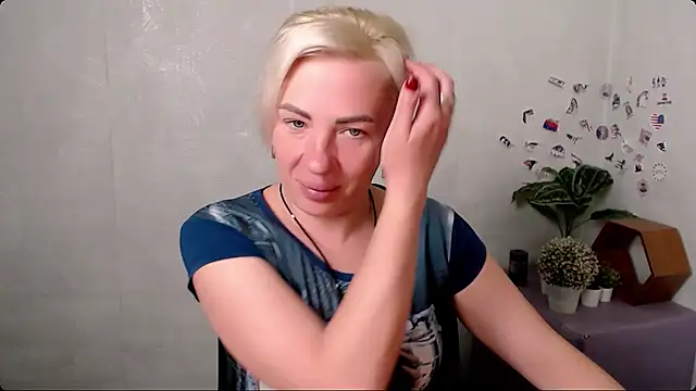 EmmaCat  online show from May 2026 06:11:02 AM