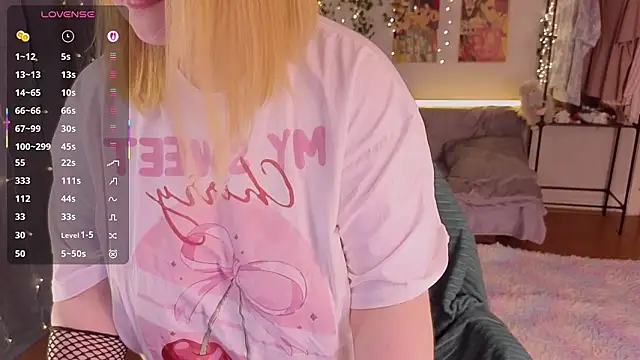 Snapshot of Aki_nohana chatting on February 2026 06:14:01 PM Aki nohana online show from February 2026 06:14:01 PM