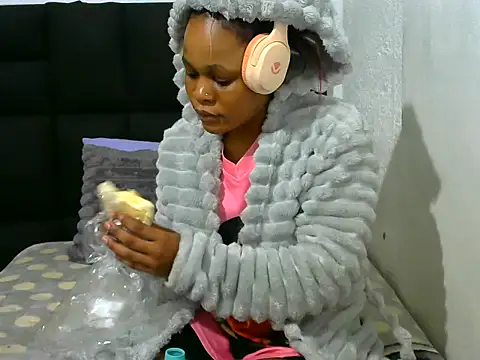 BlondieBitch online show from May 2026 05:33:01 AM