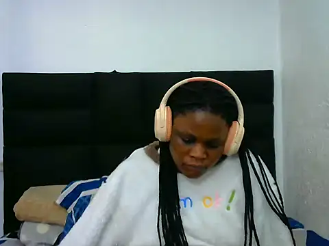 Snapshot of BlondieBitch chatting on July 2026 04:41:01 AM BlondieBitch online show from July 2026 04:41:01 AM