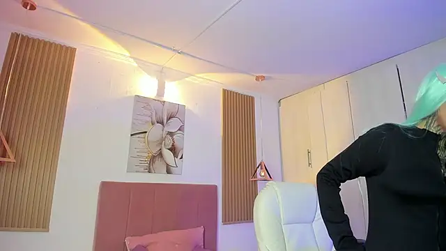 KoraRousee online show from October 2025 01:08:01 PM