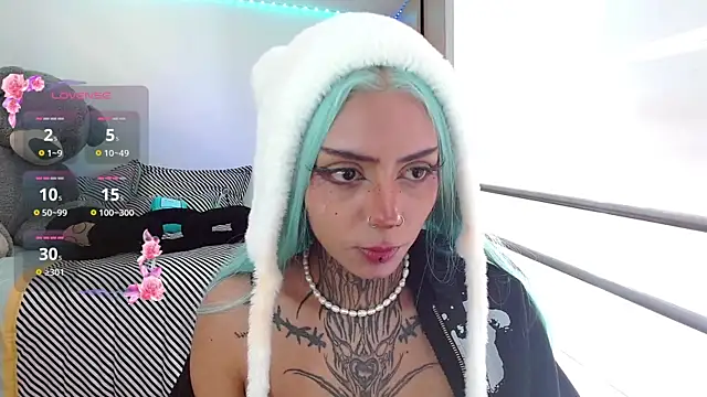 KoraRousee online show from November 2025 02:53:01 PM