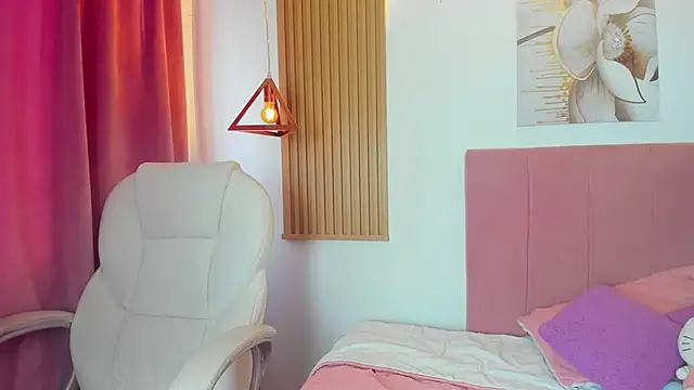 KoraRousee online show from October 2025 01:01:02 PM