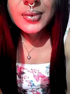 Cutie-Whiskey1 online show from November 2025 06:33:01 PM