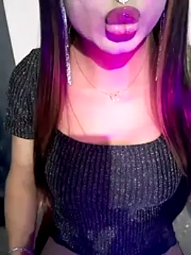 Cutie-Whiskey1 online show from April 2026 05:47:01 PM