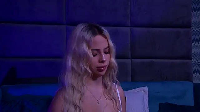 YssabelFox online show from November 2025 03:49:02 PM