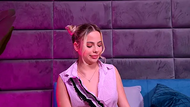 YssabelFox online show from December 2025 08:04:02 PM