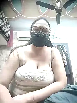 Snapshot of thehotlady chatting on September 2025 06:48:01 PM thehotlady online show from September 2025 06:48:01 PM