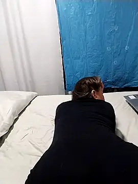 LaraCaliente online show from April 2026 02:05:01 AM