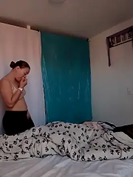 Snapshot of LaraCaliente chatting on February 2026 12:05:02 PM LaraCaliente online show from February 2026 12:05:02 PM