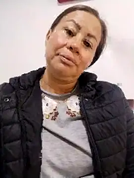 LaraCaliente online show from April 2026 04:58:02 PM