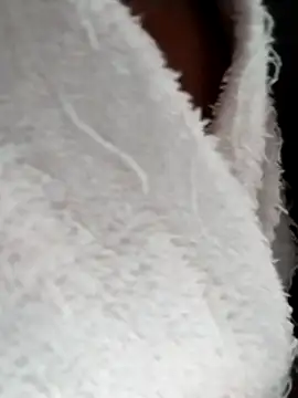 LaraCaliente online show from November 2025 01:03:01 PM