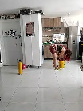 Snapshot of LaraCaliente chatting on January 2026 04:10:02 PM LaraCaliente online show from January 2026 04:10:02 PM