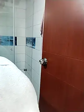 LaraCaliente online show from March 2026 01:03:02 PM