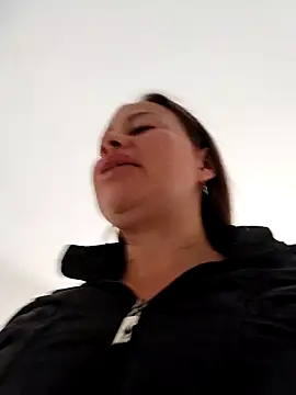 LaraCaliente online show from October 2025 12:50:01 PM