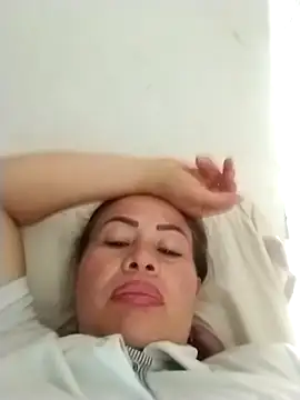 LaraCaliente online show from March 2026 06:46:01 PM