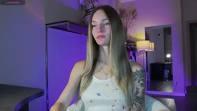 Melloudy online show from October 2025 05:42:01 AM
