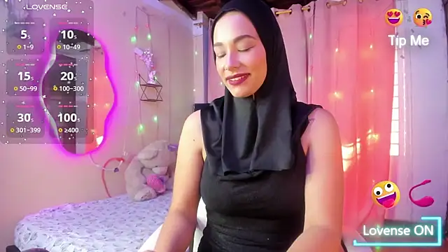 ShanaJamil online show from December 2025 01:32:02 PM