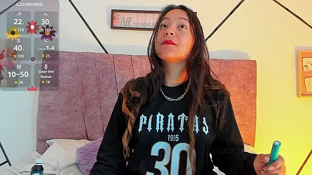 Julieta Lein online show from October 2025 01:46:02 PM
