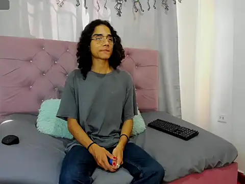 EthanBlackwoodd online show from November 2025 06:47:02 PM