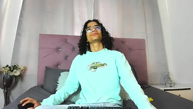 EthanBlackwoodd online show from October 2025 07:48:02 PM