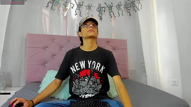 EthanBlackwoodd online show from November 2025 08:13:01 PM