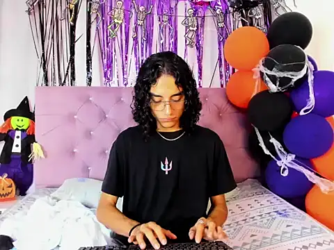 EthanBlackwoodd online show from November 2025 07:52:02 PM