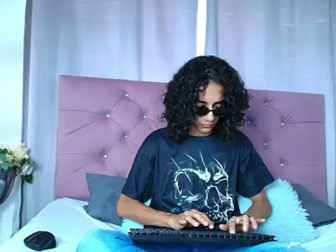 EthanBlackwoodd online show from September 2025 07:41:01 PM