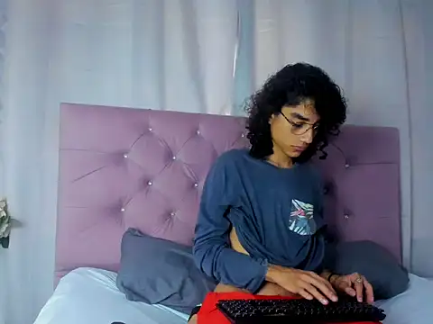 EthanBlackwoodd online show from September 2025 08:04:02 PM