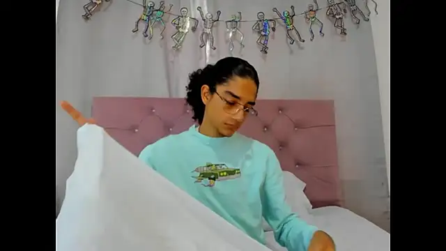 EthanBlackwoodd online show from November 2025 07:39:01 PM