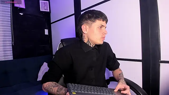 Declan-Fox online show from October 2025 08:10:01 PM