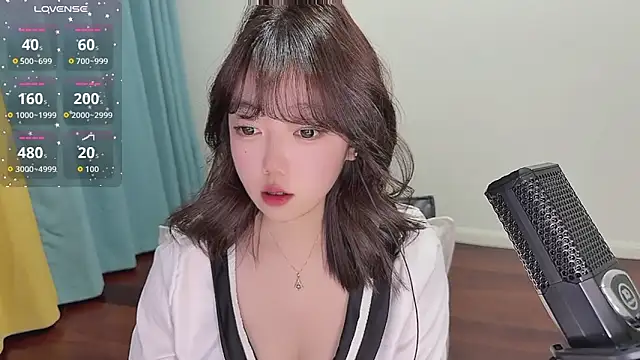 Lucky Cici online show from December 2025 06:35:02 PM