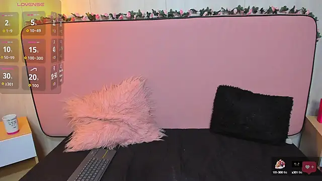 VivianSantana1 online show from September 2025 12:11:01 PM