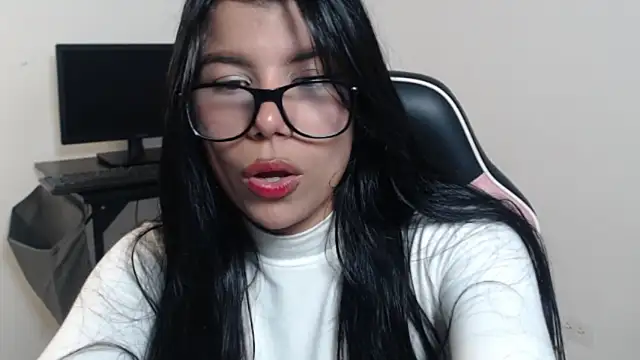 MayaScott11 online show from April 2026 07:12:01 PM