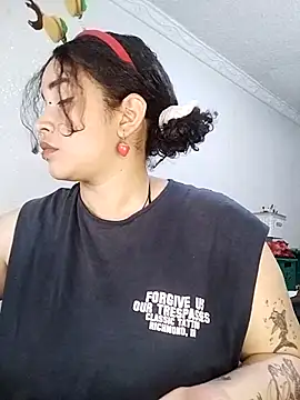 Julie wallace online show from December 2025 07:02:02 PM