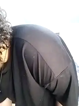 Julie wallace online show from November 2025 07:06:02 PM