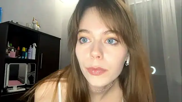 Snapshot of YourLittleElfie chatting on September 2025 03:57:01 PM YourLittleElfie online show from September 2025 03:57:01 PM