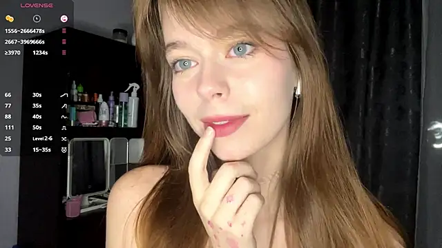 Snapshot of YourLittleElfie chatting on September 2025 03:18:01 PM YourLittleElfie online show from September 2025 03:18:01 PM