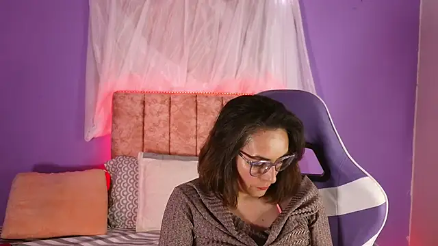 Ava Raye online show from June 2026 08:19:01 PM