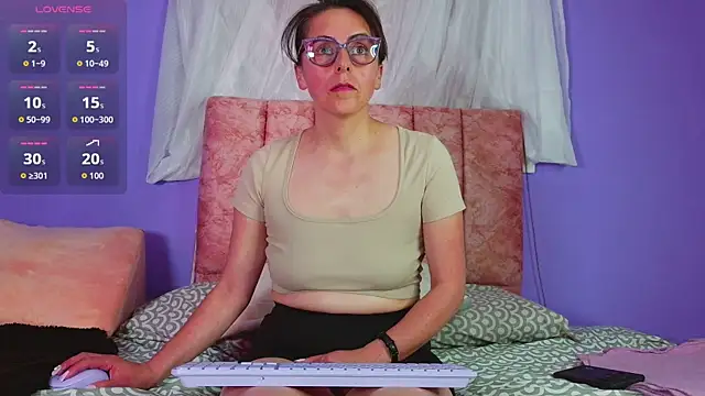 Ava Raye online show from June 2026 07:15:01 PM