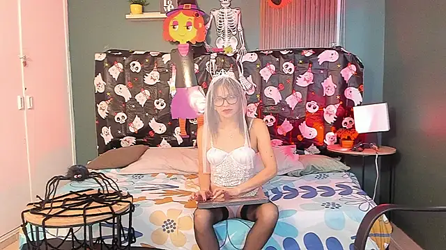 Lilithmuller  online show from October 2025 12:08:01 PM