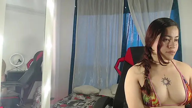 Snapshot of honeywhisper69 chatting on October 2025 07:40:01 PM honeywhisper69 online show from October 2025 07:40:01 PM