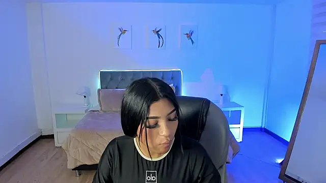 Sofia collen  online show from November 2025 07:50:01 PM