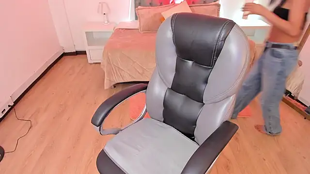 Sofia collen  online show from October 2025 07:23:01 PM