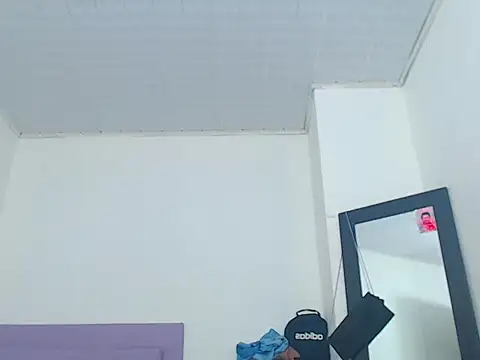 Snapshot of whitneytt chatting on November 2025 08:57:02 AM whitneytt online show from November 2025 08:57:02 AM