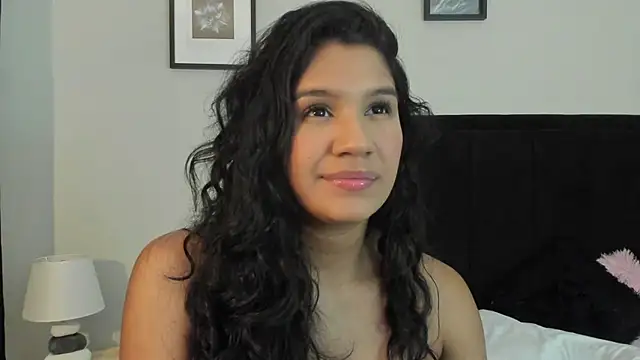 Lyria Diamond online show from November 2025 02:12:04 AM