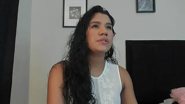 Lyria Diamond online show from October 2025 01:48:01 AM